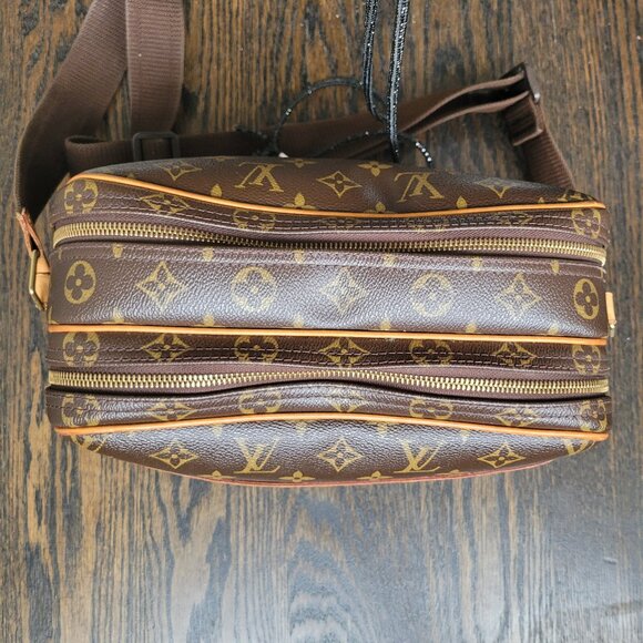 LOUIS VUITTON Reporter PM Crosbody Bag - Picture 7 of 9